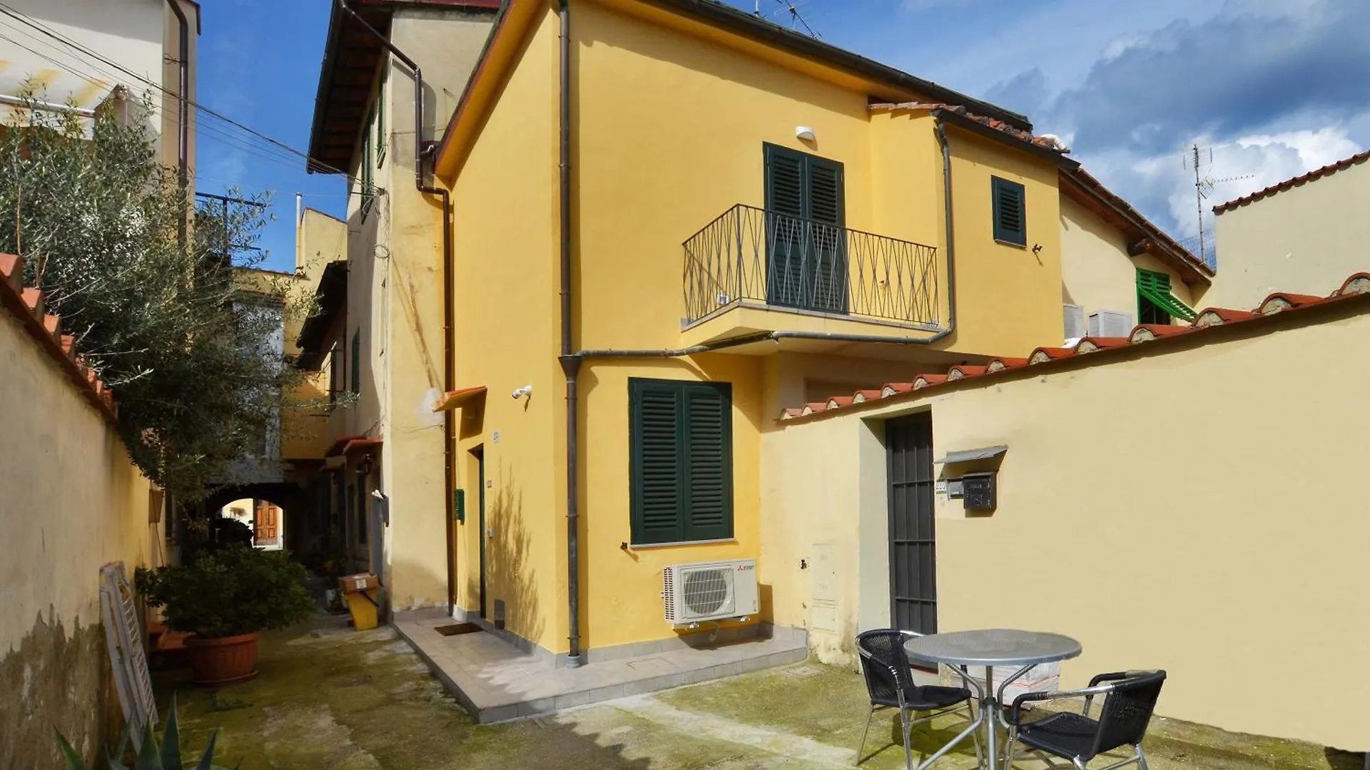 Casina Valentina - Happy Rentals Florence Italy