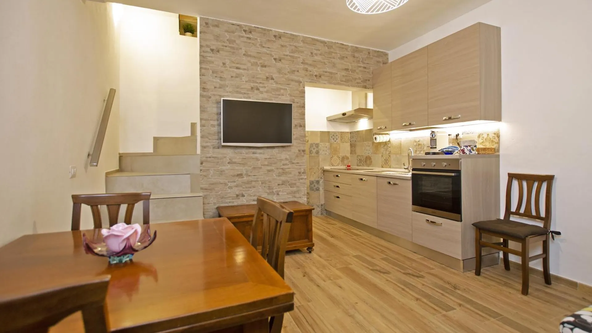 Casina Valentina - Happy Rentals contacts